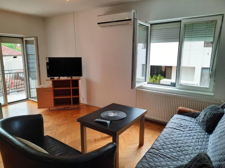 Ferienwohnung Apartman Lan - Free Parking Vranje Exterior foto